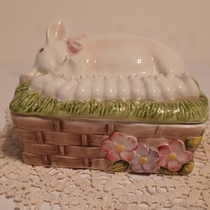Charming Vintage Floral Mama Pig And Piglets Ceramic Trinket Box